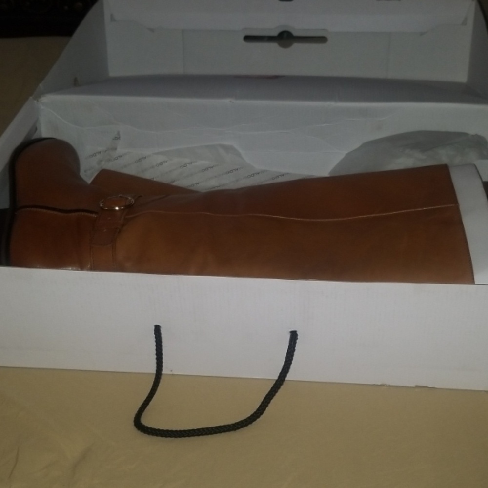 Boot - Picture 2 of 5